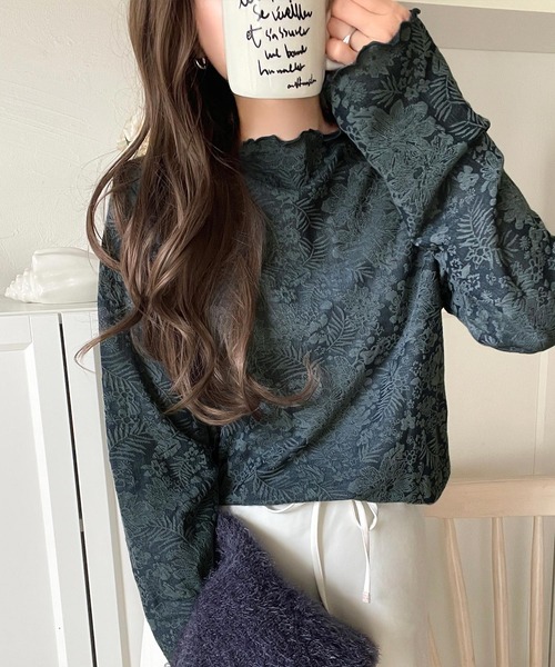 セール】透け感で魅せる、秋の上品レイヤード。プチハイネック花柄