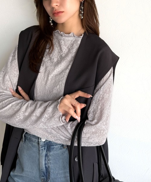 セール】透け感で魅せる、秋の上品レイヤード。プチハイネック花柄