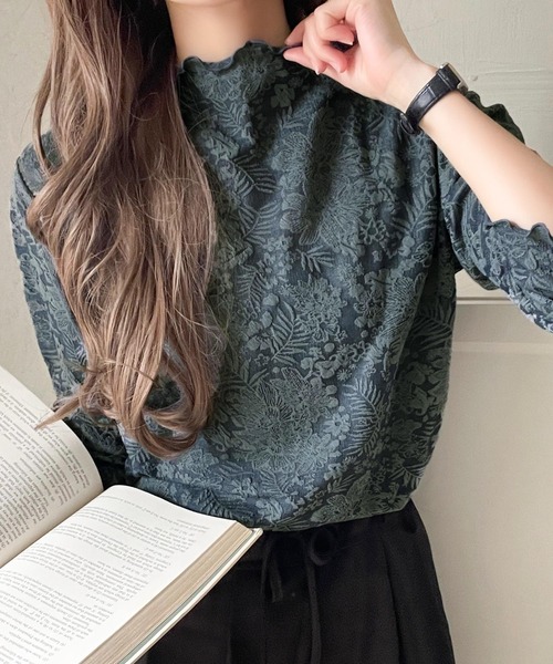 セール】透け感で魅せる、秋の上品レイヤード。プチハイネック花柄