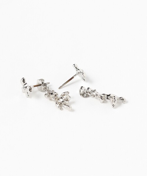 Ray BEAMS（レイビームス）の「リボン × ベア 2WAY ピアス（ピアス（両耳用）・レディース・シルバー/ゴールド・ONE SIZE）」の3枚目の写真