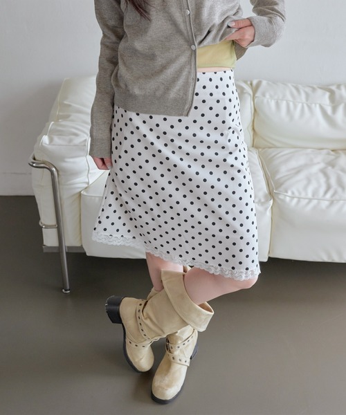 UNE MANSION(ユヌマンション)の「【ドットのサイズ選べるバレエコアスカート】ラブリードットパターンサイドジップアップミディAラインレーススカート(スカート・レディース・ホワイト系その他2/ブラック系その他/ブラック系その他2/ホワイト系その他・LARGE/MEDIUM/SMALL)」の1枚目の写真