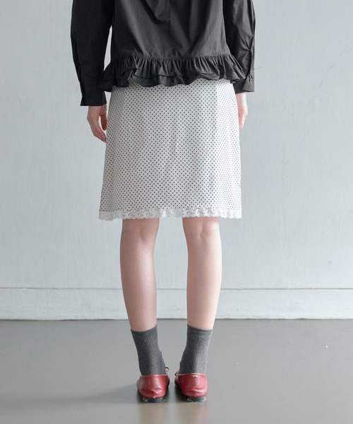 UNE MANSION(ユヌマンション)の「【ドットのサイズ選べるバレエコアスカート】ラブリードットパターンサイドジップアップミディAラインレーススカート(スカート・レディース・ホワイト系その他2/ブラック系その他/ブラック系その他2/ホワイト系その他・LARGE/MEDIUM/SMALL)」の6枚目の写真