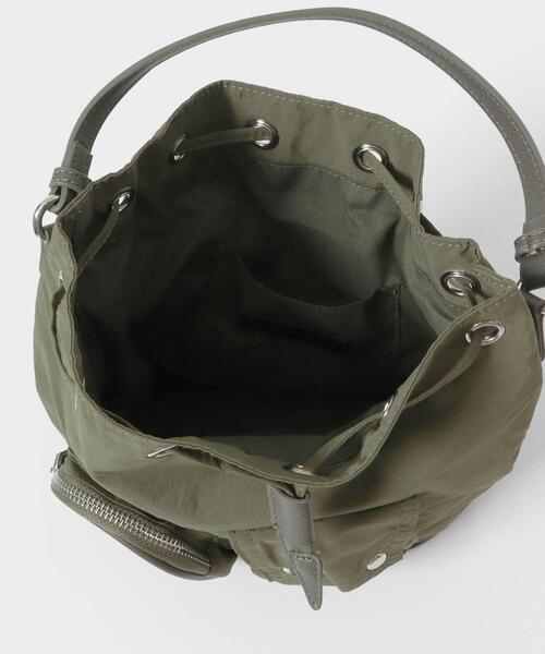 SENSE OF PLACE by URBAN RESEARCH(センスオブプレイスバイアーバンリサーチ)の「撥水2WAYマルチポケットナイロンバッグ(ハンドバッグ・レディース・カーキ/ベージュ/ブラック・ONE)」の5枚目の写真