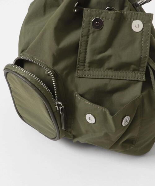 SENSE OF PLACE by URBAN RESEARCH(センスオブプレイスバイアーバンリサーチ)の「撥水2WAYマルチポケットナイロンバッグ(ハンドバッグ・レディース・カーキ/ベージュ/ブラック・ONE)」の4枚目の写真