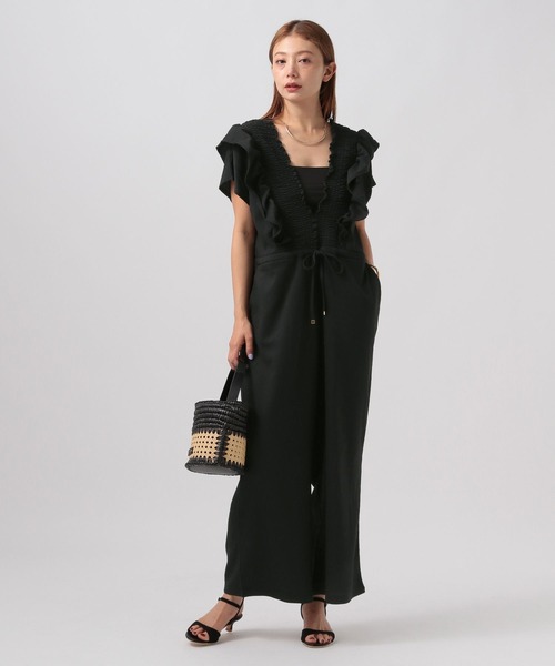 BAYFLOW（ベイフロー）の「[さらっとした楊柳素材]Vネックフリルサロペット（サロペット/オーバーオール・レディース・ブラック/ダークブラウン・FREE）」の2枚目の写真