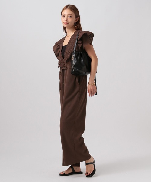 BAYFLOW（ベイフロー）の「[さらっとした楊柳素材]Vネックフリルサロペット（サロペット/オーバーオール・レディース・ブラック/ダークブラウン・FREE）」の7枚目の写真