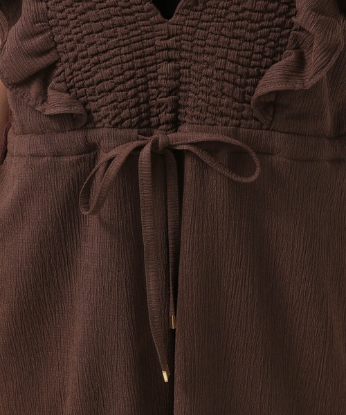 BAYFLOW（ベイフロー）の「[さらっとした楊柳素材]Vネックフリルサロペット（サロペット/オーバーオール・レディース・ブラック/ダークブラウン・FREE）」の19枚目の写真