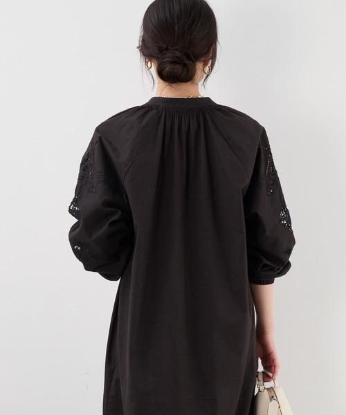 MICA&DEAL（マイカ＆ディール）の「インド刺繍ギャザーワンピース（ワンピース・レディース・ブラック/オフホワイト/ブラウン・FREE）」の6枚目の写真