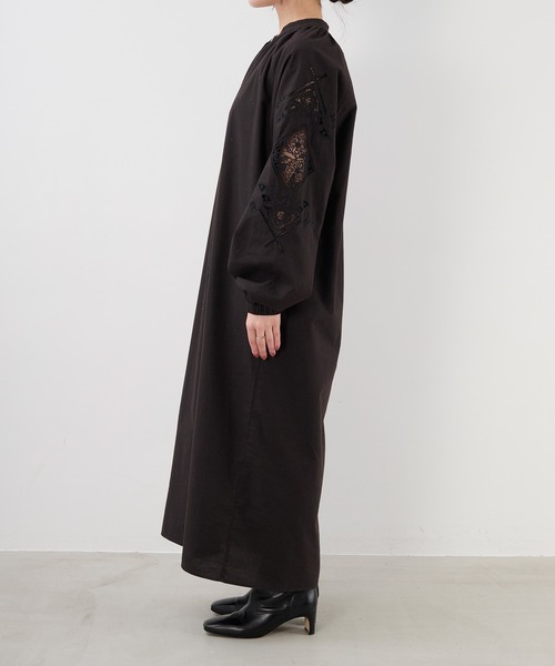 MICA&DEAL（マイカ＆ディール）の「インド刺繍ギャザーワンピース（ワンピース・レディース・ブラック/オフホワイト/ブラウン・FREE）」の9枚目の写真