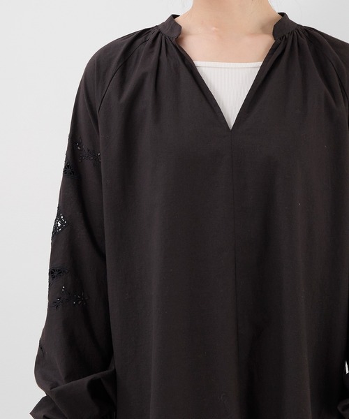 MICA&DEAL（マイカ＆ディール）の「インド刺繍ギャザーワンピース（ワンピース・レディース・ブラック/オフホワイト/ブラウン・FREE）」の12枚目の写真