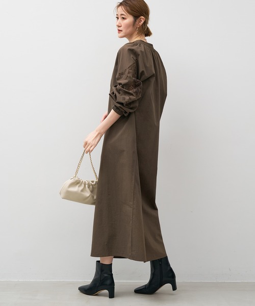 MICA&DEAL（マイカ＆ディール）の「インド刺繍ギャザーワンピース（ワンピース・レディース・ブラック/オフホワイト/ブラウン・FREE）」の18枚目の写真