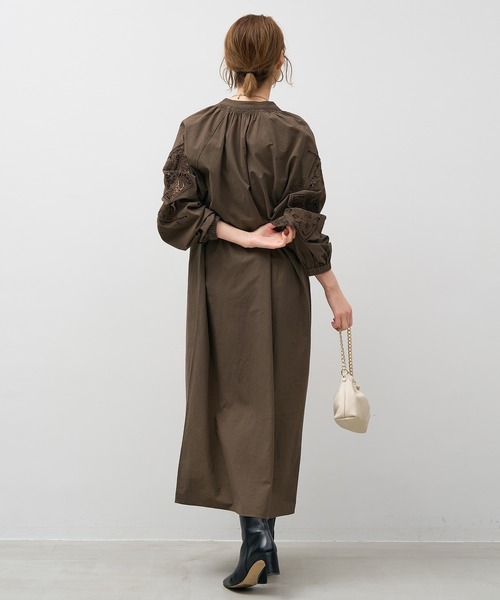 MICA&DEAL（マイカ＆ディール）の「インド刺繍ギャザーワンピース（ワンピース・レディース・ブラック/オフホワイト/ブラウン・FREE）」の19枚目の写真