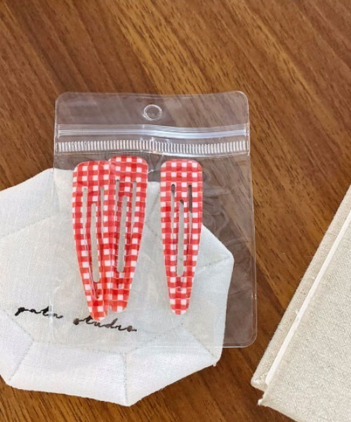 VIBGYOR Women（ヴィブジョー　ウィメン）の「【urge select】ギンガムチェック ぷっくり パッチンピン【3個セット/6色展開】（バレッタ/ヘアクリップ・レディース・イエロー/パープル/ネイビー/レッド/ピンク/グリーン・FREE）」の6枚目の写真