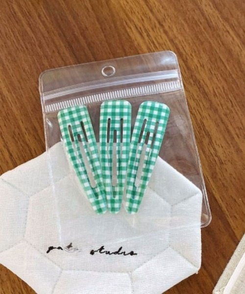 VIBGYOR Women（ヴィブジョー　ウィメン）の「【urge select】ギンガムチェック ぷっくり パッチンピン【3個セット/6色展開】（バレッタ/ヘアクリップ・レディース・イエロー/パープル/ネイビー/レッド/ピンク/グリーン・FREE）」の2枚目の写真