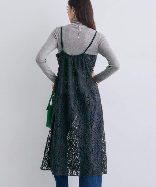 INDIVI（インディヴィ）の「【レイヤード◎】レースキャミドレス（ワンピース・レディース・ダークグレー/ホワイト・38/13/05）」の8枚目の写真