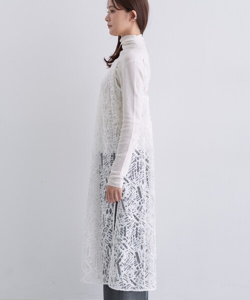 INDIVI（インディヴィ）の「【レイヤード◎】レースキャミドレス（ワンピース・レディース・ダークグレー/ホワイト・38/13/05）」の11枚目の写真
