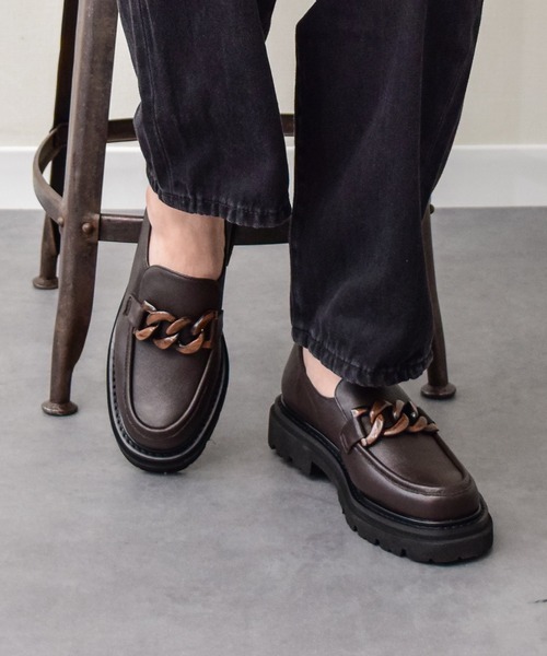 inter-chaussures(インターショシュール)の「【INTER-CHAUSSURES】撥水厚底チェーンローファー(I51615)(ローファー・レディース・ダークブラウン/ブラック/ブラック系その他2/ブラック系その他・36/37/38/35/39)」の4枚目の写真