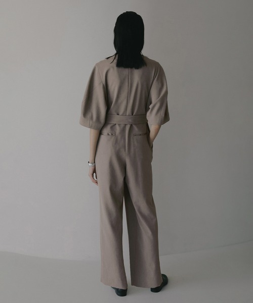 MANOF(マノフ)の「SLIT HALF SLEEVE ALL IN ONE(つなぎ/オールインワン・レディース・ブラウン/アイボリー/ブラック・S/M)」の9枚目の写真