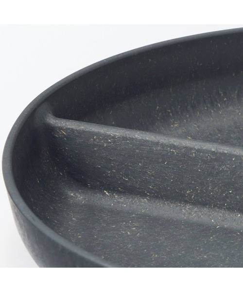 無印良品(ムジルシリョウヒン)の「レンジで使える ヤシの端材を使った 仕切り付きプレート 2枚組(食器・メンズ・ブラック・FREE)」の4枚目の写真