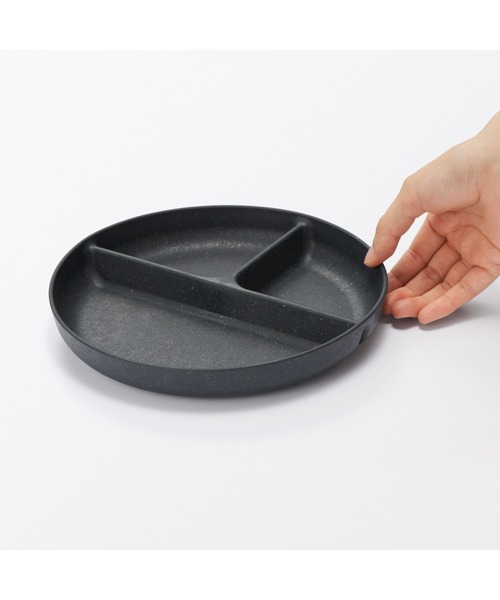 無印良品(ムジルシリョウヒン)の「レンジで使える ヤシの端材を使った 仕切り付きプレート 2枚組(食器・メンズ・ブラック・FREE)」の5枚目の写真