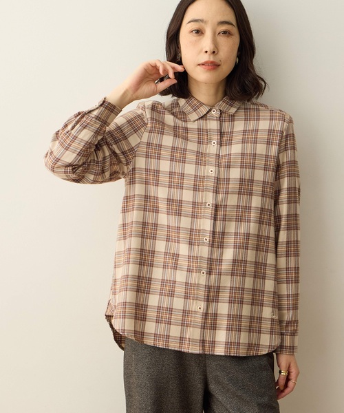 DECOY SINCE 1981（デコイシンスイチキュウハチイチ）の「バックギャザーチェックシャツ【オーガニックコットンブレンド・大きいサイズあり】（シャツ/ブラウス・レディース・ベージュ/ネイビー/レッド・13号/9号/11号/15号/17号）」の9枚目の写真