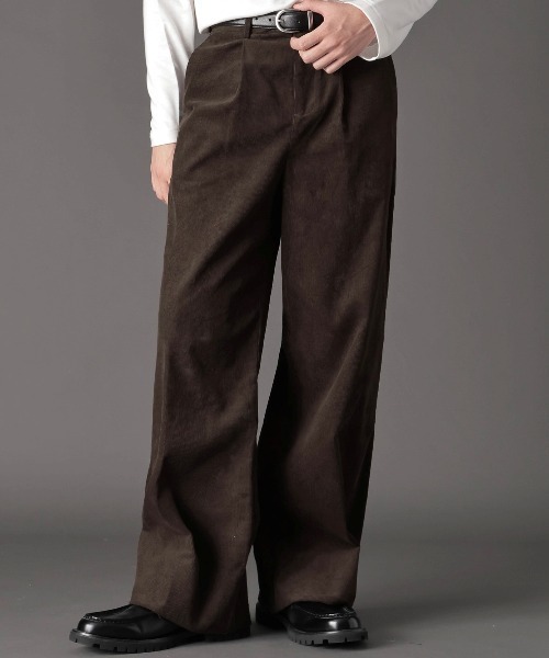 LURAKU（ルラク）の「【LURAKU】Corduroy One-tuck Straight Pants / コーデュロイワンタックストレートパンツ（スラックス・メンズ・ブラック/ブラウン・MEDIUM/LARGE/SMALL）」の2枚目の写真