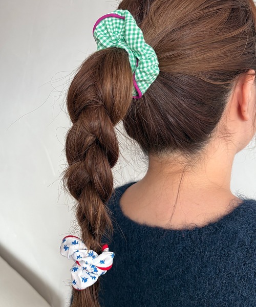kutir（クティール）の「kutirlune／【2SET】チェック×花柄シュシュ（ヘアゴム・レディース・グリーン・FREE）」の3枚目の写真
