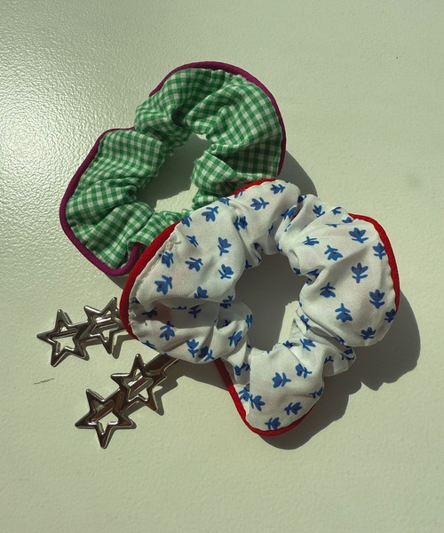 kutir（クティール）の「kutirlune／【2SET】チェック×花柄シュシュ（ヘアゴム・レディース・グリーン・FREE）」の6枚目の写真