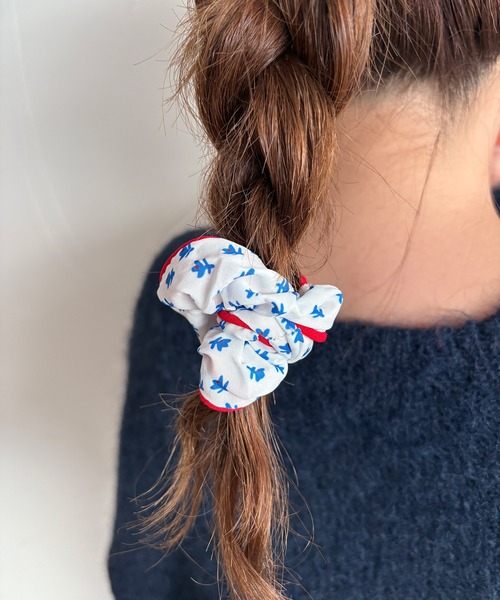 kutir（クティール）の「kutirlune／【2SET】チェック×花柄シュシュ（ヘアゴム・レディース・グリーン・FREE）」の5枚目の写真