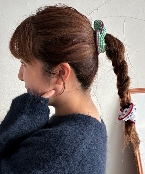 kutir(クティール)の「kutirlune/【2SET】チェック×花柄シュシュ(ヘアゴム・レディース・グリーン・FREE)」の9枚目の写真