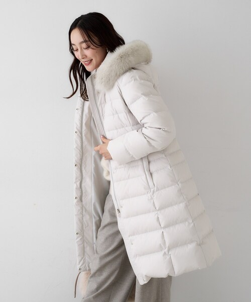 UNTITLED（アンタイトル）の「【はっ水機能/フード取り外し可/防寒】ロングダウンコート（ダウンジャケット/コート・レディース・ライトグレー/ネイビー/ブラック/ライトベージュ・00/01/02/03/04/42/44/46/48/50）」の9枚目の写真