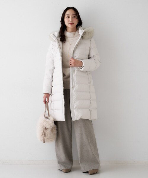 UNTITLED（アンタイトル）の「【はっ水機能/フード取り外し可/防寒】ロングダウンコート（ダウンジャケット/コート・レディース・ライトグレー/ネイビー/ブラック/ライトベージュ・00/01/02/03/04/42/44/46/48/50）」の11枚目の写真