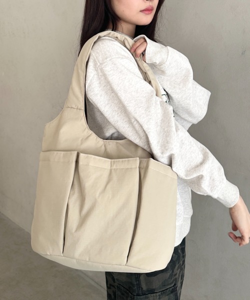 MYMOOD.(マイムード)の「【A4収納可】多ポケットナイロントートバッグ(トートバッグ・レディース・ベージュ/ネイビー/ピンク/ブラック/ライトベージュ・FREE)」の3枚目の写真