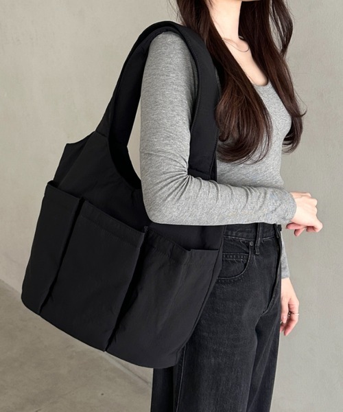 MYMOOD.(マイムード)の「【A4収納可】多ポケットナイロントートバッグ(トートバッグ・レディース・ベージュ/ネイビー/ピンク/ブラック/ライトベージュ・FREE)」の2枚目の写真
