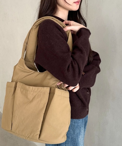 MYMOOD.(マイムード)の「【A4収納可】多ポケットナイロントートバッグ(トートバッグ・レディース・ベージュ/ネイビー/ピンク/ブラック/ライトベージュ・FREE)」の13枚目の写真