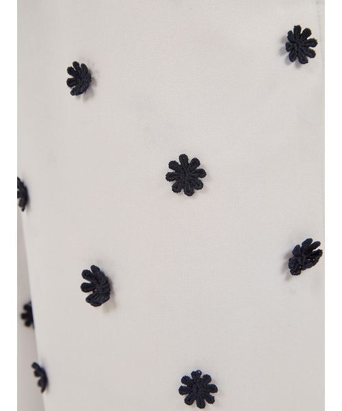 emmi（エミ）の「フラワーエンブロイダリーウエストゴムパンツ（その他パンツ・レディース・マルチ/ライトグレー/ブラウン・0/1）」の20枚目の写真