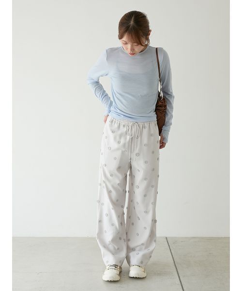 emmi（エミ）の「フラワーエンブロイダリーウエストゴムパンツ（その他パンツ・レディース・マルチ/ライトグレー/ブラウン・0/1）」の21枚目の写真