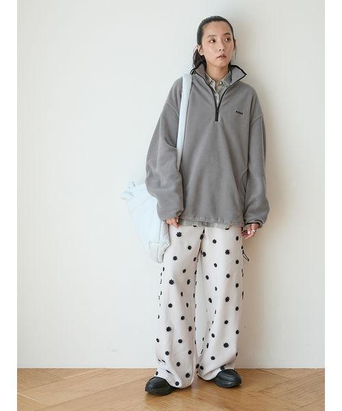 emmi（エミ）の「フラワーエンブロイダリーウエストゴムパンツ（その他パンツ・レディース・マルチ/ライトグレー/ブラウン・0/1）」の22枚目の写真