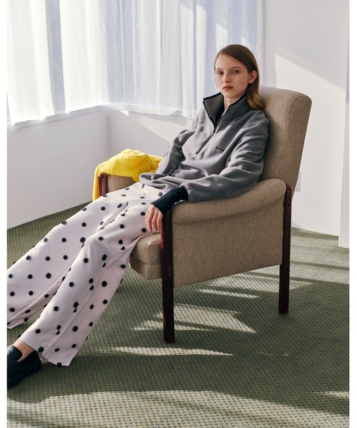 emmi（エミ）の「フラワーエンブロイダリーウエストゴムパンツ（その他パンツ・レディース・マルチ/ライトグレー/ブラウン・0/1）」の7枚目の写真