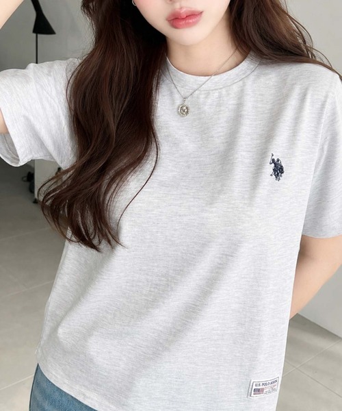 U.S. POLO ASSN.(ユーエスポロアッスン)の「moment+別注【U.S.POLO ASSN.】ワンポイント刺繍半袖Tシャツ(Tシャツ/カットソー・レディース・オフホワイト/ブラック/ピンク/オートミール/ネイビー/イエロー・M/L)」の3枚目の写真