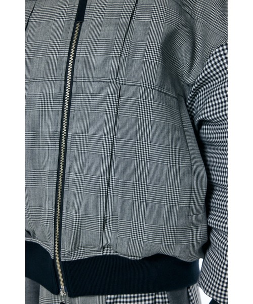 ENFOLD（エンフォルド）の「モノトーンチェック タックMA-1ブルゾン（MA-1・レディース・ブラック・38）」の4枚目の写真