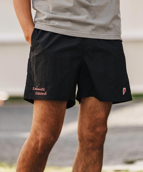 1minute 1second(ワンミニットワンセカンド)の「mp14369-cursive embroidery nylon shorts ショートパンツ(1M26H240)(その他パンツ・メンズ・ブラック/ブラック×ピンク・S/M/L/XL)」の3枚目の写真