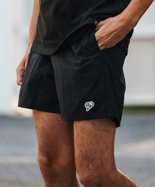 1minute 1second(ワンミニットワンセカンド)の「mp14369-cursive embroidery nylon shorts ショートパンツ(1M26H240)(その他パンツ・メンズ・ブラック/ブラック×ピンク・S/M/L/XL)」の11枚目の写真