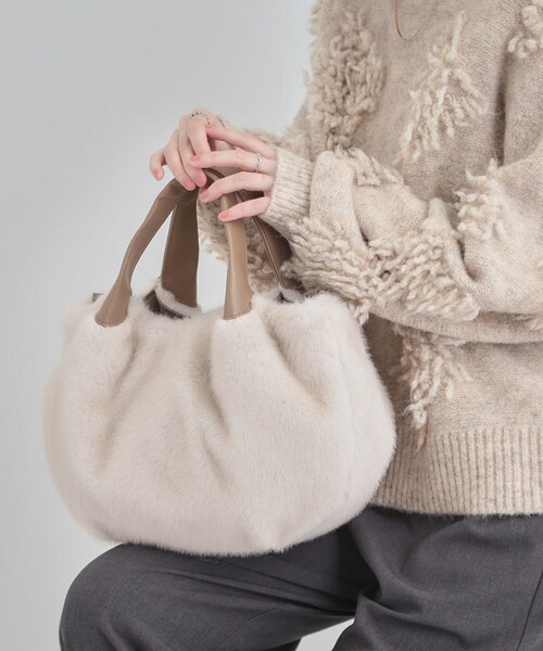 SHOO・LA・RUE（シューラルー）の「ファー2層2WAYトートバッグ（トートバッグ・レディース・グレー/ベージュ/ダークブラウン系・00）」の3枚目の写真