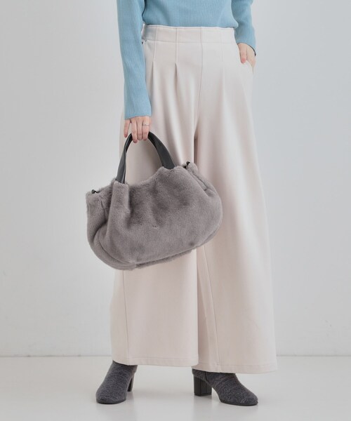 SHOO・LA・RUE（シューラルー）の「ファー2層2WAYトートバッグ（トートバッグ・レディース・グレー/ベージュ/ダークブラウン系・00）」の4枚目の写真