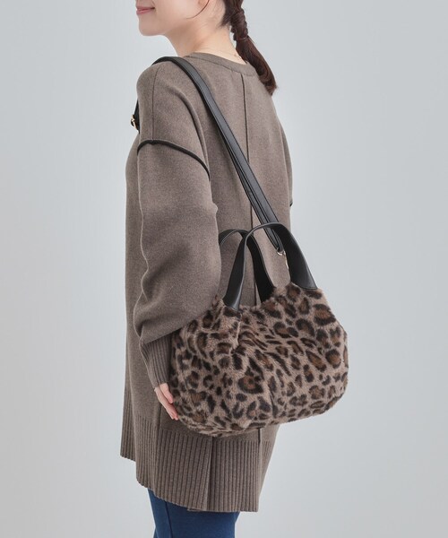 SHOO・LA・RUE（シューラルー）の「ファー2層2WAYトートバッグ（トートバッグ・レディース・グレー/ベージュ/ダークブラウン系・00）」の6枚目の写真