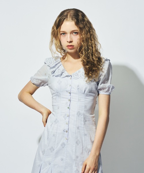 DEICY（デイシー）の「コットンボイルフラワーワンピース（ワンピース・レディース・ライトブルー/オフホワイト/レッド/ピンク・0/1）」の2枚目の写真