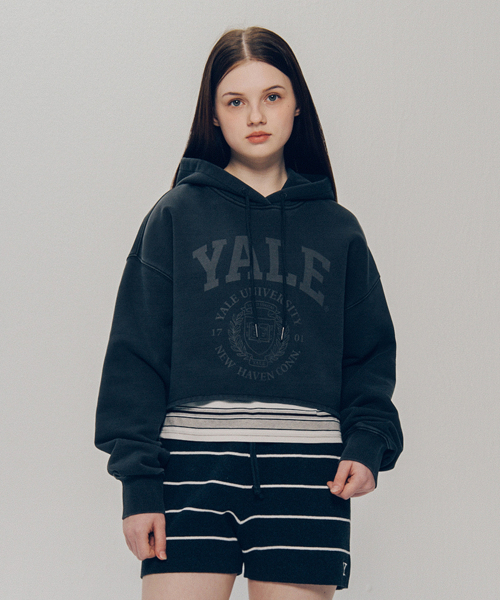 Women's Arch logo pigmented crop fund — чёрный хлопковый кроп-топ с принтом