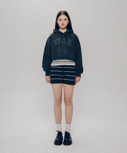 YALE(イェール)の「ウィメンズアーチロゴピグメントクロップフード_チャコール(パーカー・レディース・その他・SMALL/MEDIUM)」の9枚目の写真