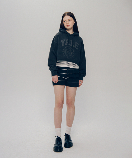 YALE(イェール)の「ウィメンズアーチロゴピグメントクロップフード_チャコール(パーカー・レディース・その他・SMALL/MEDIUM)」の10枚目の写真